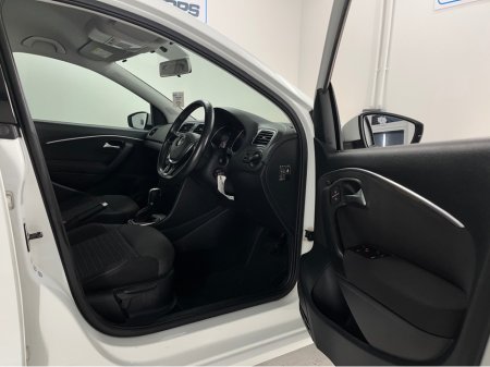 2014 Volkswagen Polo - thumbnail 29