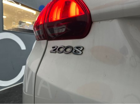 2017 Peugeot 2008 €12950 2017 PEUGEOT 2008 GT LINE 1.2 AUTOMATIC / CRUISE CONTROL / REVERSE CAMERA AND MORE €12,950 thumbnail