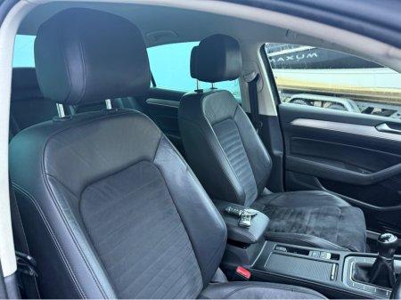 2018 Volkswagen Passat HIGHLINE 1.6 TDI MANUAL 6SPEED FWD 120HP 4DR €14,950 thumbnail