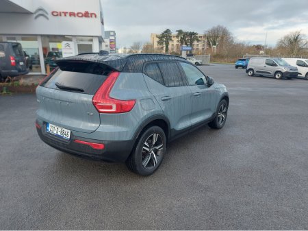 2023 Volvo XC40 T2 P R-DESIGN MAN 5DR €39,950 thumbnail