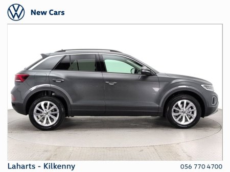 2025 Volkswagen T-Roc EDITION 75 2.0TDI 116HP €38,950 thumbnail