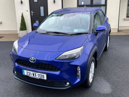 2023 Toyota Yaris Cross 1.5 Hybrid CVT Luna €22,950 thumbnail