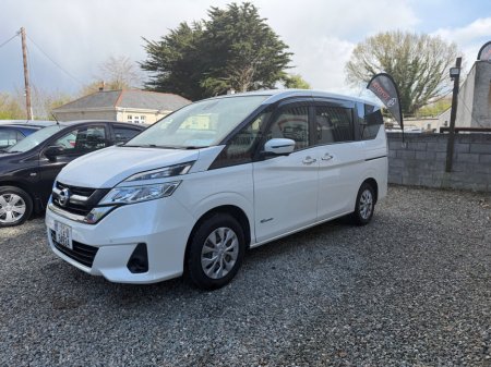 2017 Nissan Serena - thumbnail 3