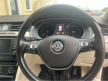 2016 Volkswagen Passat HIGHLINE 1.6 TDI 6SP 120HP €8,995 thumbnail