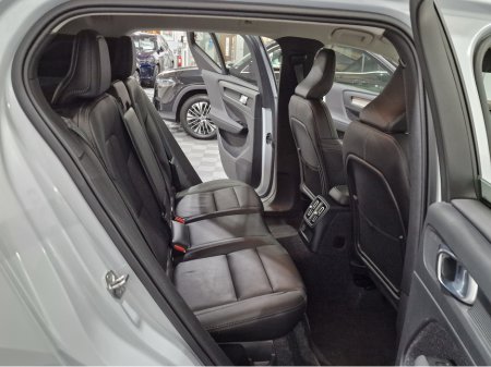 2021 Volvo XC40 - thumbnail 11