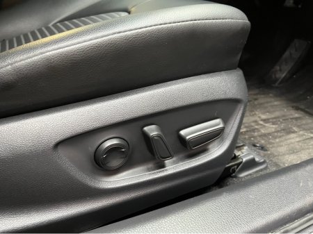 2019 Toyota Camry - thumbnail 11