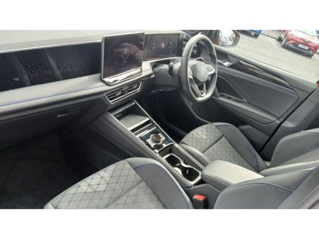 2025 Volkswagen Tiguan R-Line 75 1.5 PHEV DSG 204HP *BLACK PACK, SUNROOF,R-LINE INTERIOR* €51,995