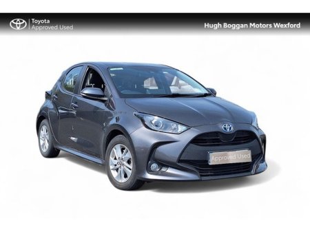 2024 Toyota Yaris HYBRID LUNA, MINT CONDITION!
