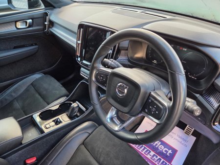 2022 Volvo XC40 R-DESIGN T4 RECHARGE €27,950 thumbnail