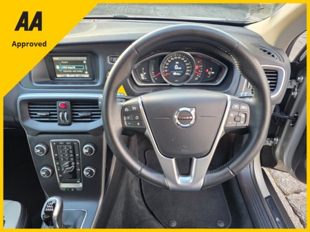 2017 Volvo V40 CROSS * ONLY 49K MILES * D2 2.0 DIESEL * €16,995 thumbnail