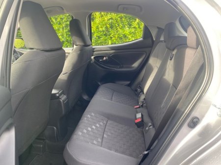 2025 Toyota Yaris - thumbnail 7