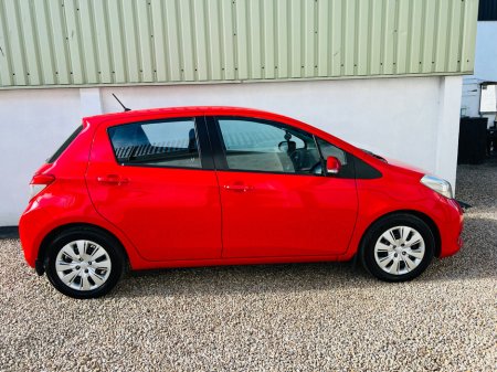 2013 Toyota Yaris - thumbnail 6