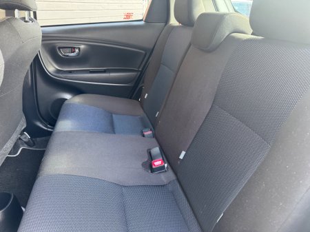 2018 Toyota Yaris - thumbnail 12