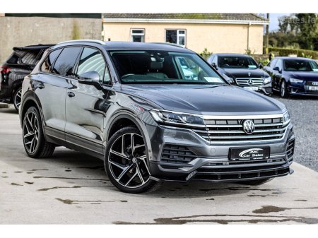 2021 Volkswagen Touareg - view 4