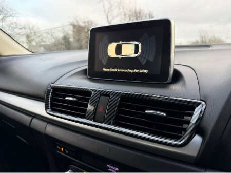 2016 Mazda Mazda3 2.2 D 150PS PLATINUM BL I 4 4DR €8,999 thumbnail