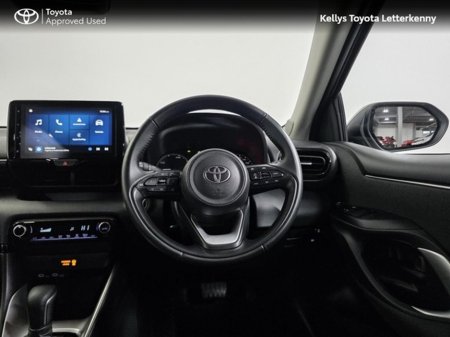 2025 Toyota Yaris - thumbnail 9