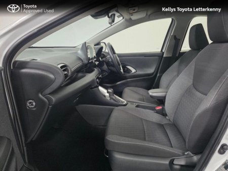 2022 Toyota Yaris YARIS HYBRID LUNA #65 €20,995 thumbnail