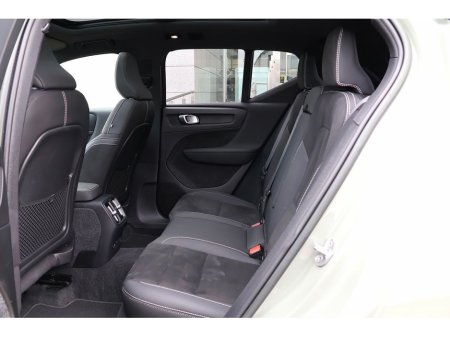 2022 Volvo XC40 - thumbnail 11