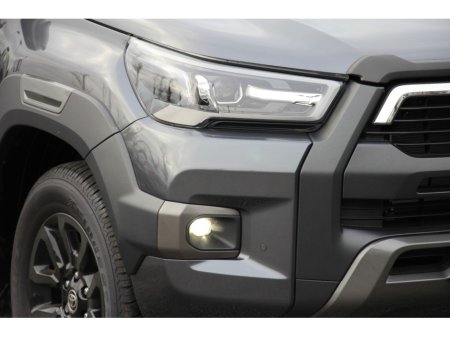 2025 Toyota Hilux - thumbnail 6