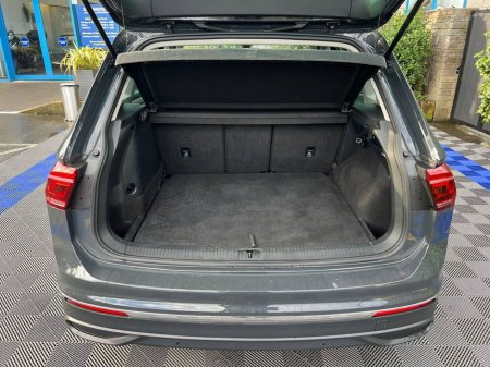 2022 Volkswagen Tiguan LIFE 1.4 TSI PLUG-IN HYBRID // FULL SERVICE HISTORY // APPLE CARPLAY/ANDROID AUTO // ADAPTIVE CRUISE CONTROL €28,950 thumbnail