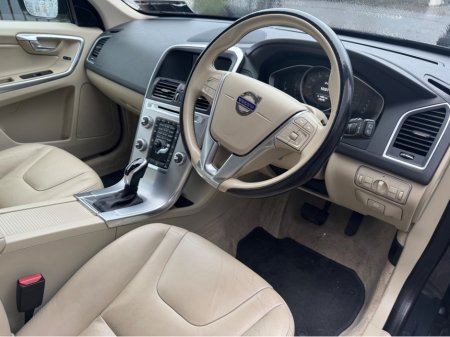 2017 Volvo XC60 2.0 D4 SE NAV 190BHP AUTO 5DR €20,877 thumbnail