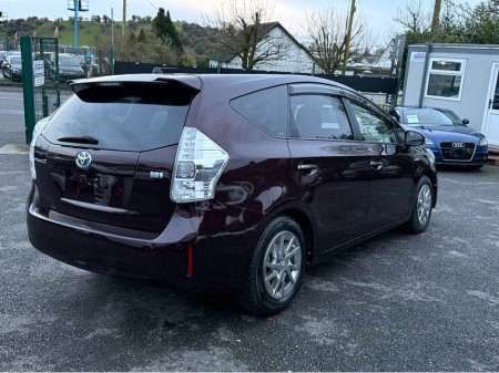 2014 Toyota Prius Alpha - thumbnail 3