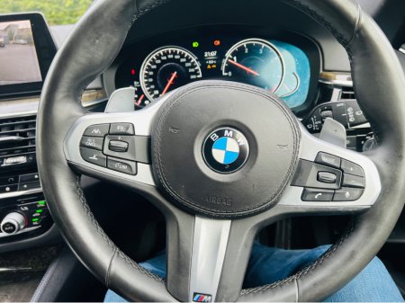 2019 BMW 5 Series ALLOYS // REVERSE CAM // PARKING SENSORS €31,950 thumbnail