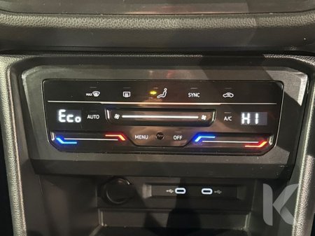 2022 Volkswagen Tiguan HYBRID AUTOMATIC 1.4L TSI PHEV - PARKING SENSORS - CRUISE CONTROL - A/C HEATING CONTROLS €29,950 thumbnail