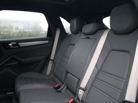 2023 Porsche Cayenne E-Hybrid Platinum Edition €77,000 thumbnail