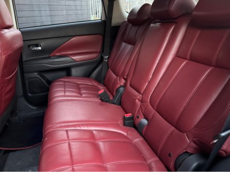 2015 Mitsubishi Outlander - thumbnail 11