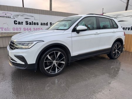 2021 Volkswagen Tiguan LIFE 2.0 TDI MANUAL 6SPEED FWD 122BHP 5 5DR €26,800 thumbnail