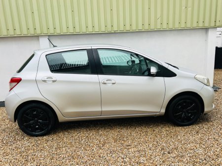 2012 Toyota Yaris 1.0 VVT-i 3Dr Luna €5,950 thumbnail