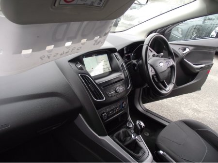 2018 Ford Focus - thumbnail 16