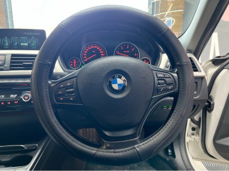 2017 BMW 3 Series - thumbnail 8