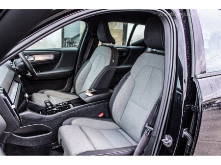 2022 Volvo XC40 T4 PHEV 211hp AT7 Plus bright €26,950 thumbnail