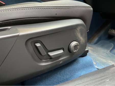 2022 Volvo XC40 - thumbnail 11