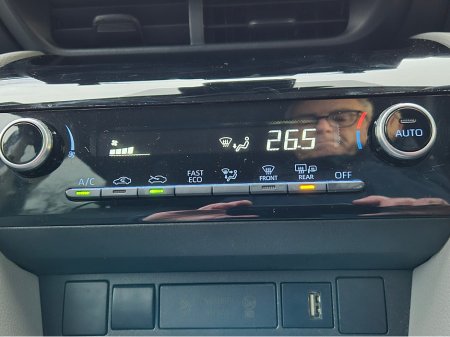 2022 Toyota Yaris Cross ICON HEV AUTO €26,250 thumbnail