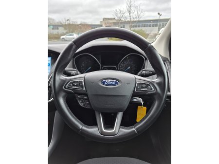 2018 Ford Focus - thumbnail 19