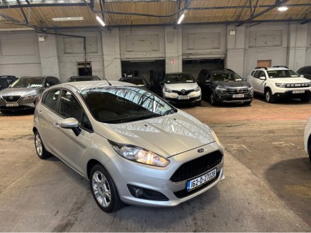 2016 Ford Fiesta - thumbnail 1