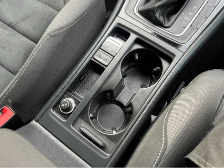 2017 Volkswagen Golf HIGHLINE AUTOMATIC 1.4 PETROL //HIGH SPEC//REVERSE CAMERA//KEYLESS ENTRY//BLIND SPOT WARNING//ADAPTIVE CRUISE CONTROL// €16,950 thumbnail