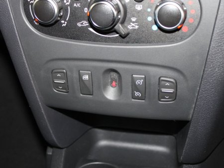 2017 Dacia Sandero 0.9tce (90) Laureate S/S 5DR €8,499 thumbnail