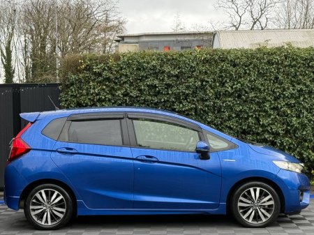 2016 Honda Fit SPORT 1.5 HYBRID // DIAMOND CUT ALLOYS // SERVICE HISTORY // PADDLE SHIFT €10,900 thumbnail