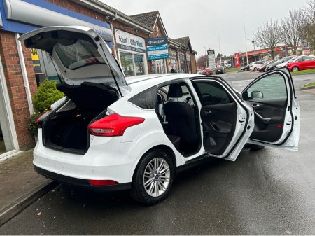 2017 Ford Focus - thumbnail 22