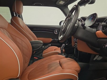 2023 MINI Hatch 3-Door Cooper Exclusive €30,950 thumbnail