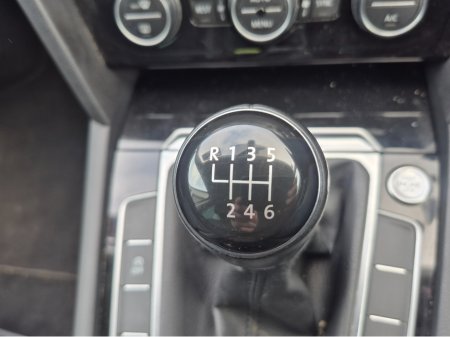 2015 Volkswagen Passat - thumbnail 2