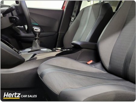 2023 Peugeot 2008 - thumbnail 5