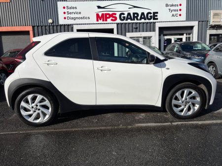 2022 Toyota Aygo 1.0 VVT-i x-play Smartphone €13,500 thumbnail