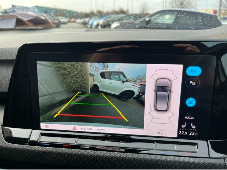 2022 Volkswagen Golf R-LINE AUTOMATIC 2.0 DIESEL //HIGH SPEC//LOW MILES//HEAD UP DISPLAY//HEATED SEATS AND STEERING WHEEL//KEYLESS ENTRY//ADAPTIVE CRUISE CONTROL// €32,950 thumbnail