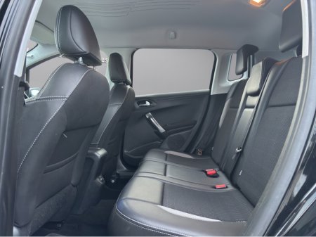 2017 Peugeot 2008 - thumbnail 15