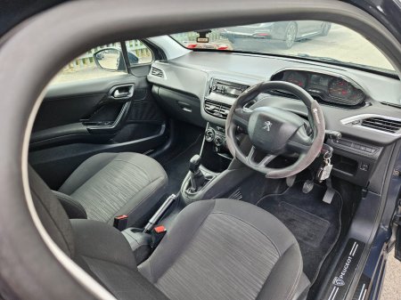 2015 Peugeot 208 - thumbnail 8